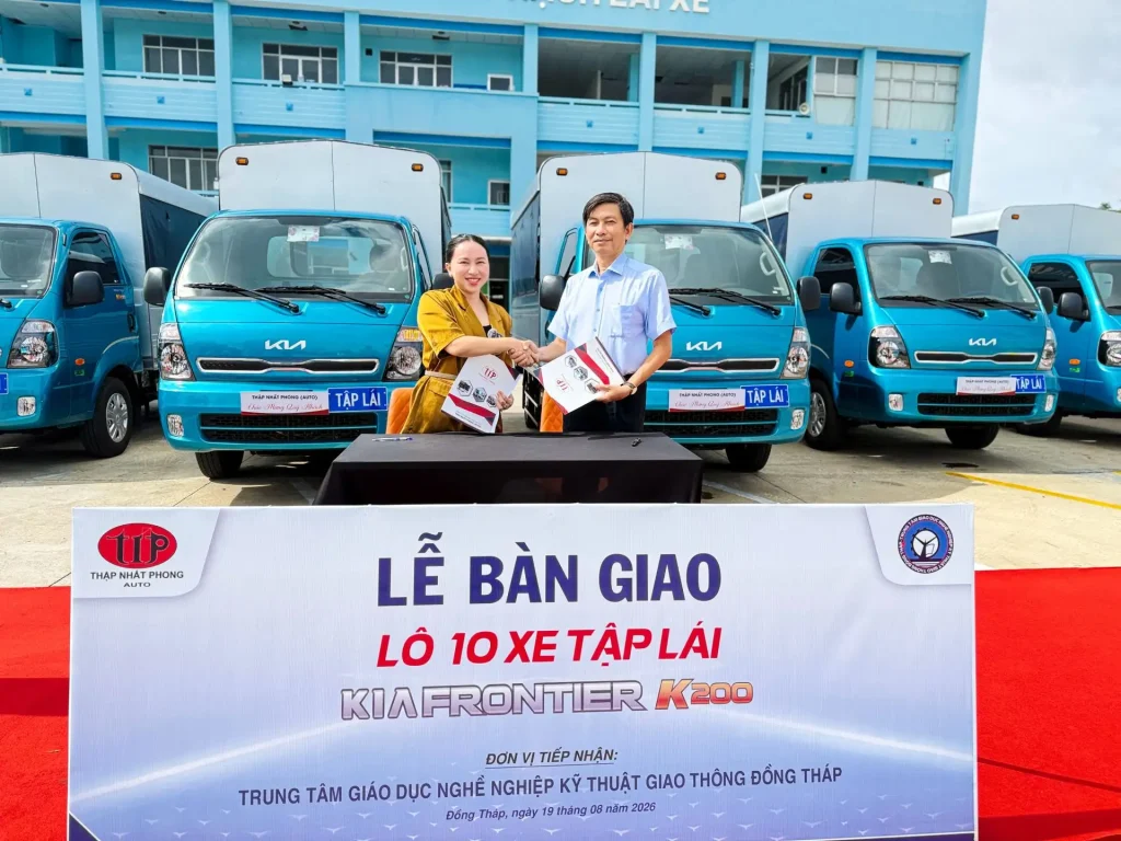 KIA FRONTIER K200 tập lái: Xe đào tạo lái xe Đồng Tháp